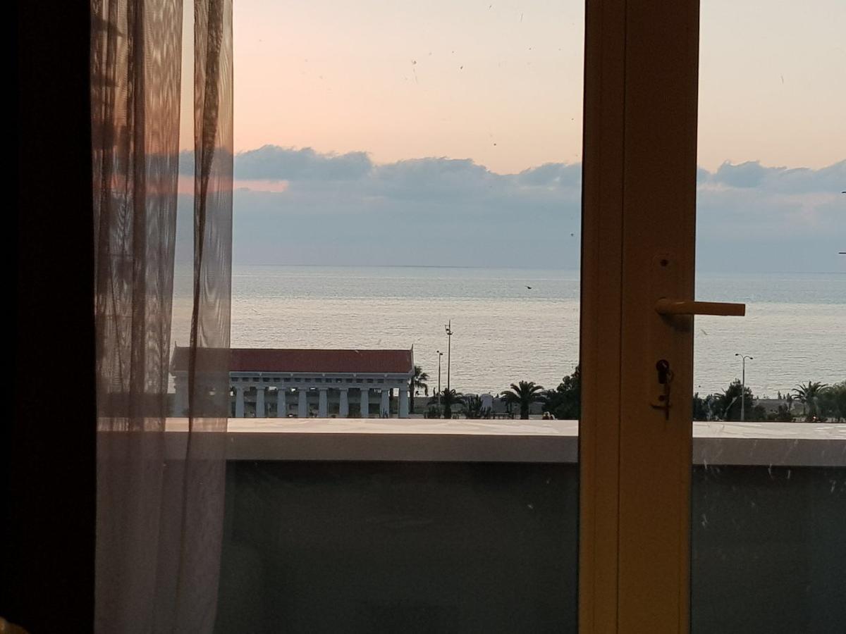 Apt Khimshiashvili 11 Lägenhet Batumi Exteriör bild